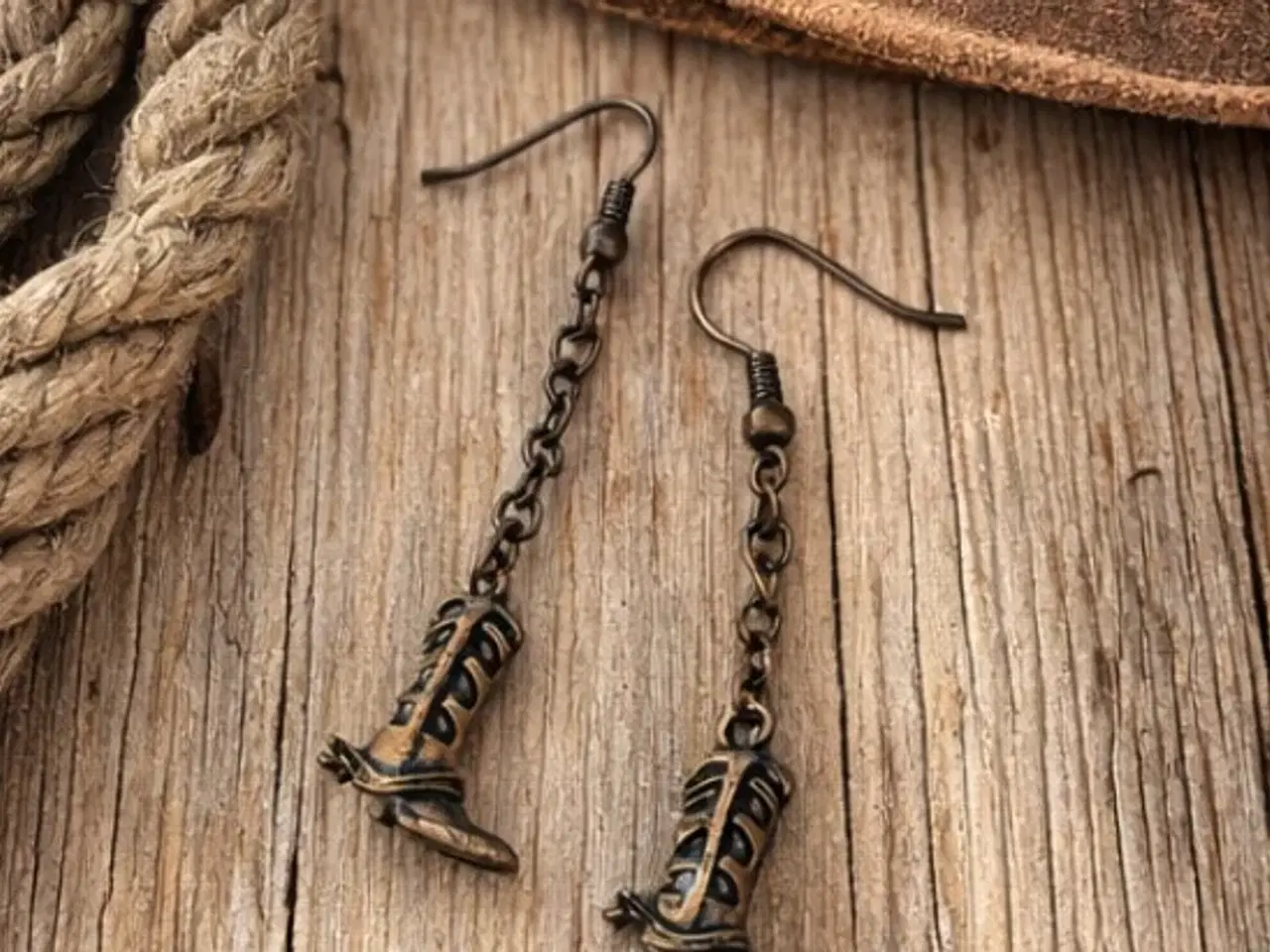 Billede 3 - Håndlavede cowboystøvle-øreringe i kæde. 