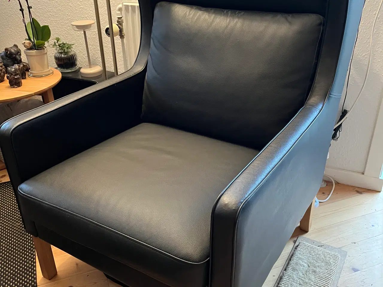 Billede 2 - Sort stol i læder / kunstlæder