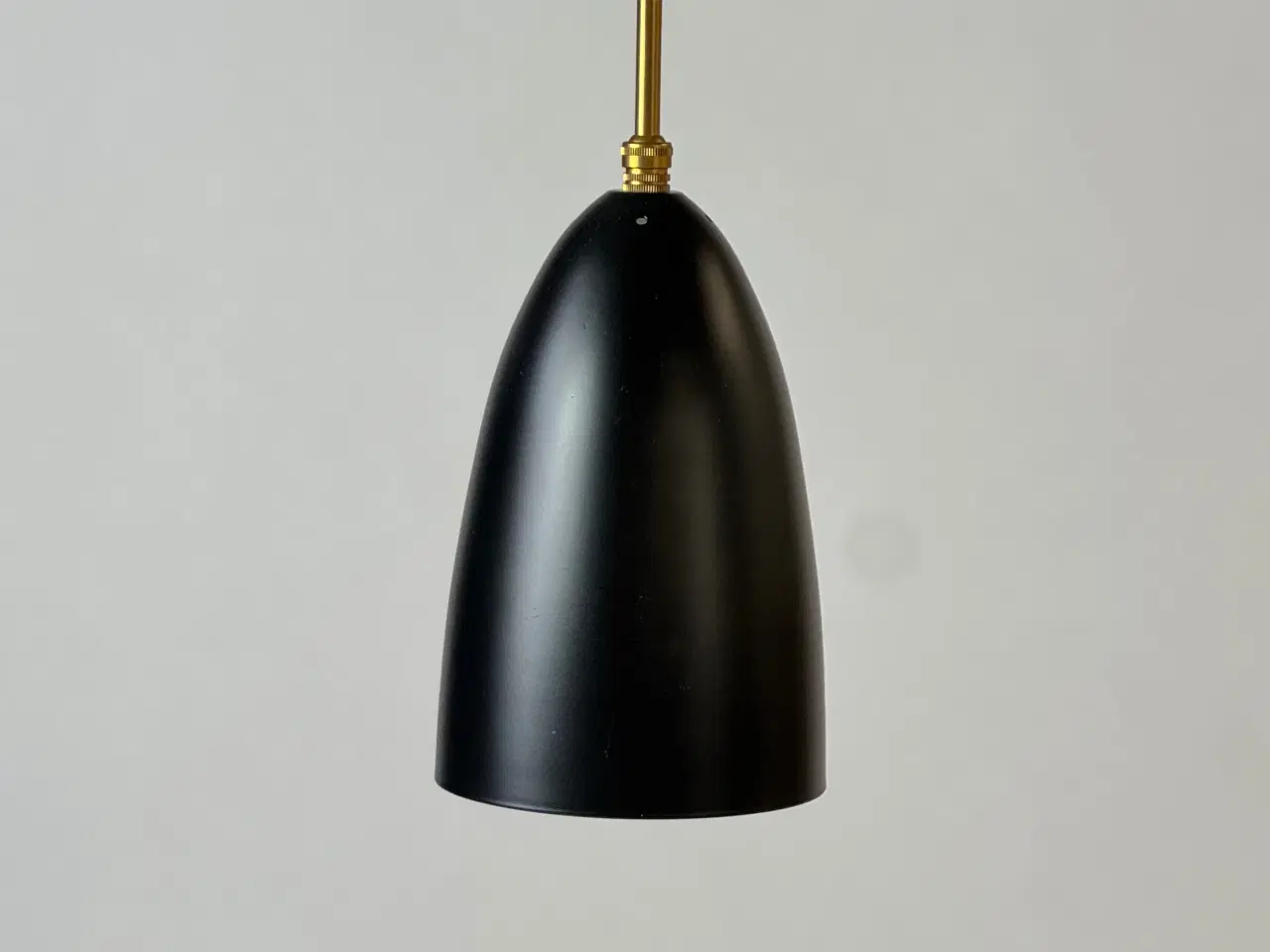 Billede 1 - Gubi Gräshoppa Pendel – Sort/Messing