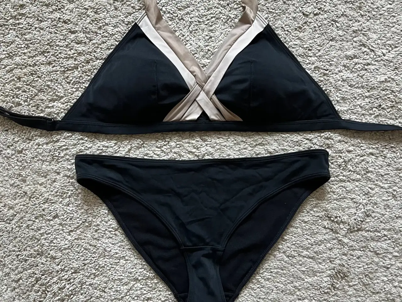 Billede 1 - Femilet bikini sort beige str 42