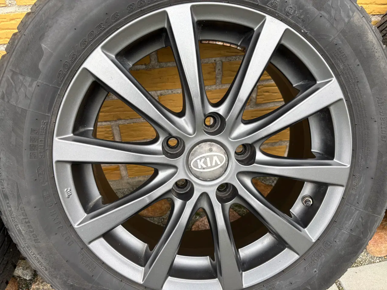 Billede 1 - 16” alufælge med helårsdæk til Kia Niro og andre