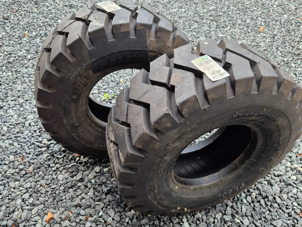 Billede 2 - Truckdæk 21x8-9 2stk.