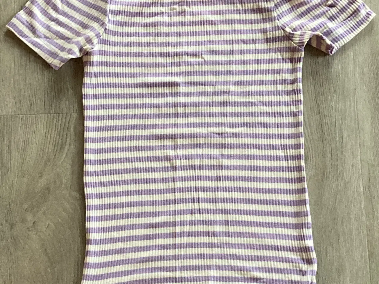 Billede 1 - T-shirt fra Name It str. 134/140