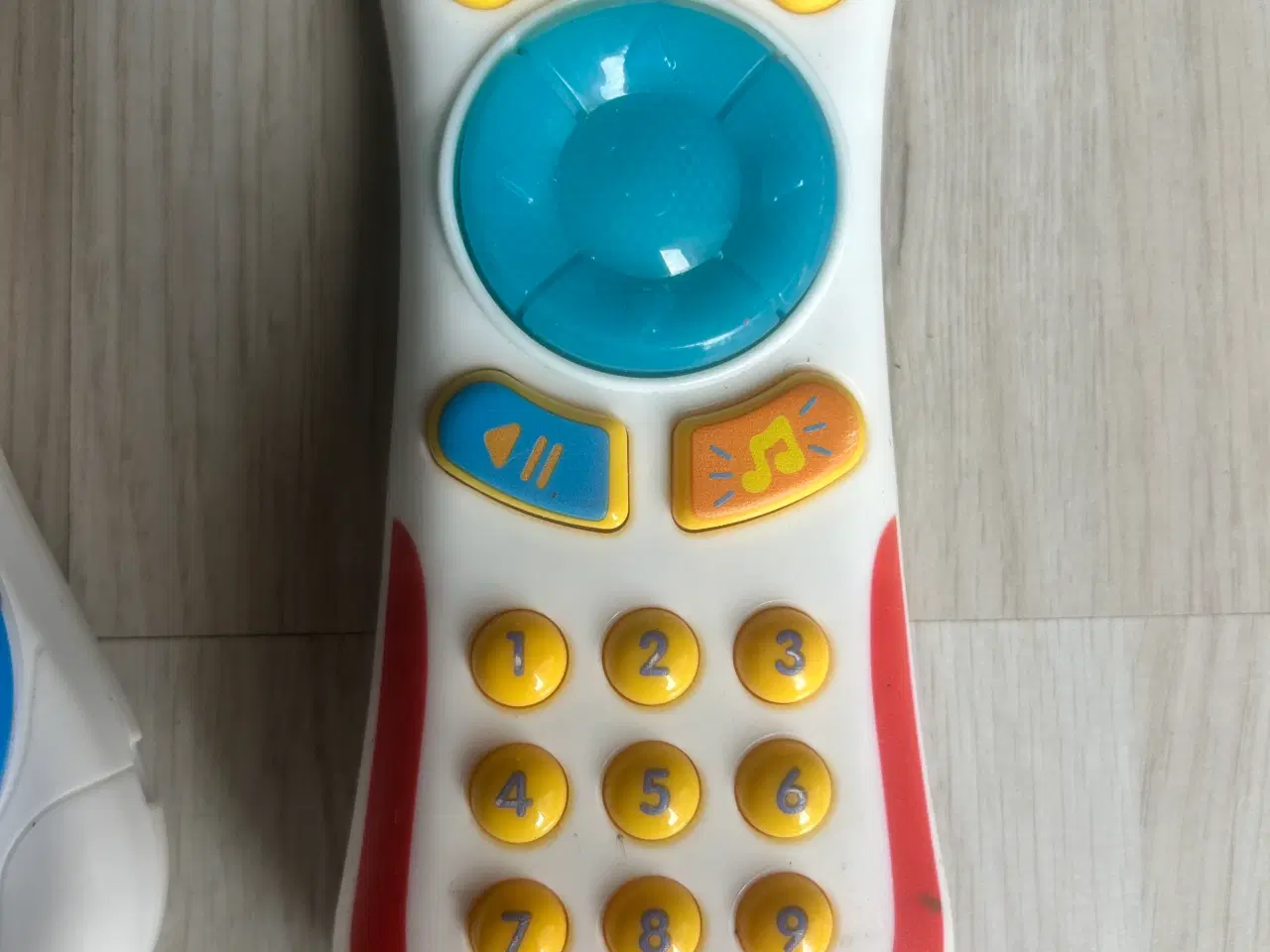 Billede 2 - Spilletelefon og TV-fjerbetjening