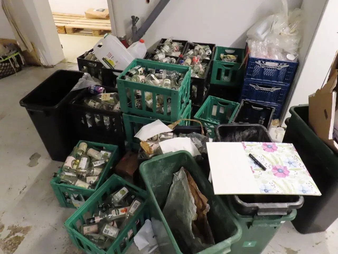 Billede 13 - Tøm rummet for møbler, pant og løsdele