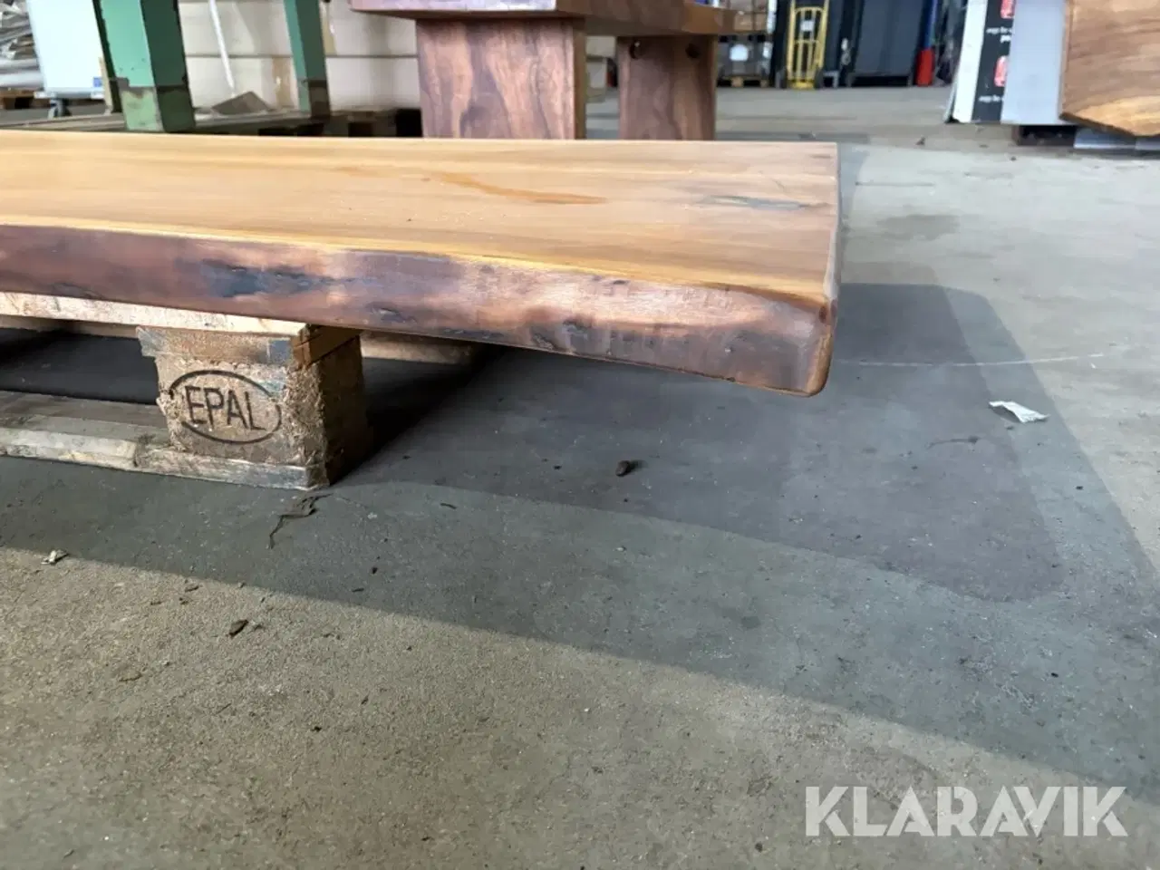 Billede 9 - Plankebordplade valnød olieret 2 planker sammensat