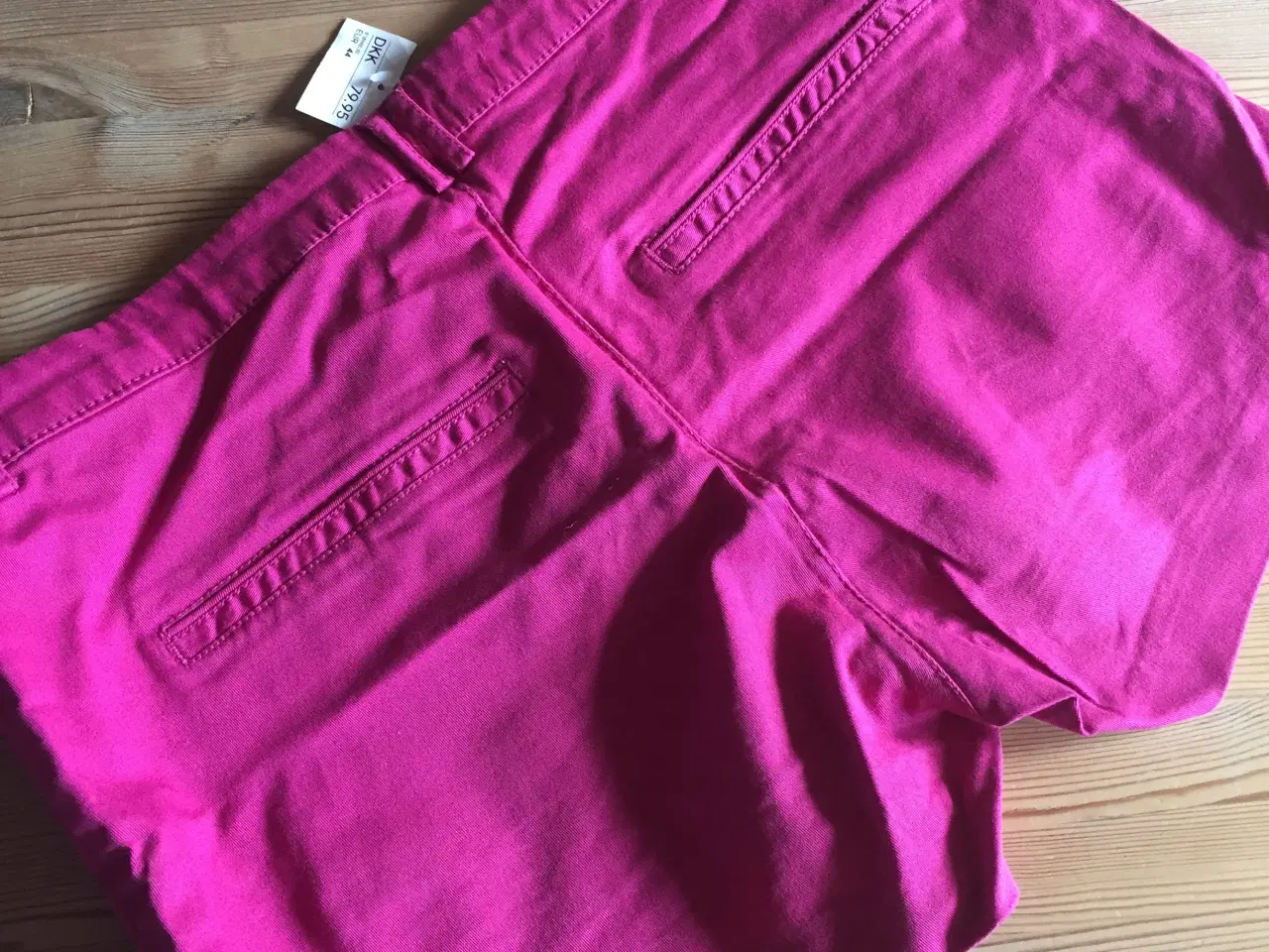 Billede 3 - Flotte pink shorts, helt nye