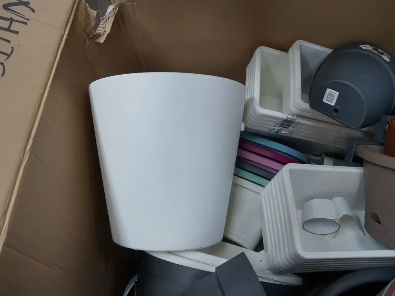 Billede 4 - Palle med diverse plasticpotter