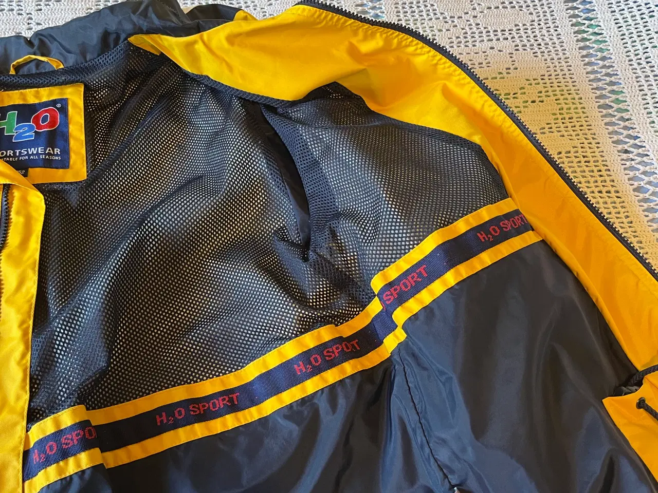 Billede 4 - Jakke H2O sport str. 152