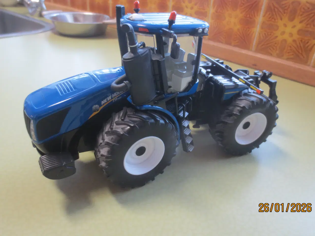 Billede 6 - 2 stk Modeltraktor HOLLAND T9 530/565