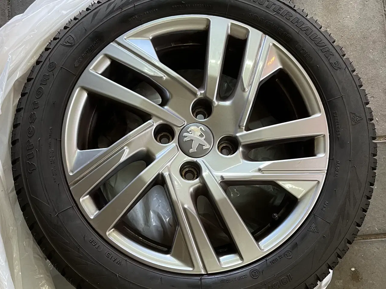 Billede 1 - Originale peugeot fælger med vinterdæk 