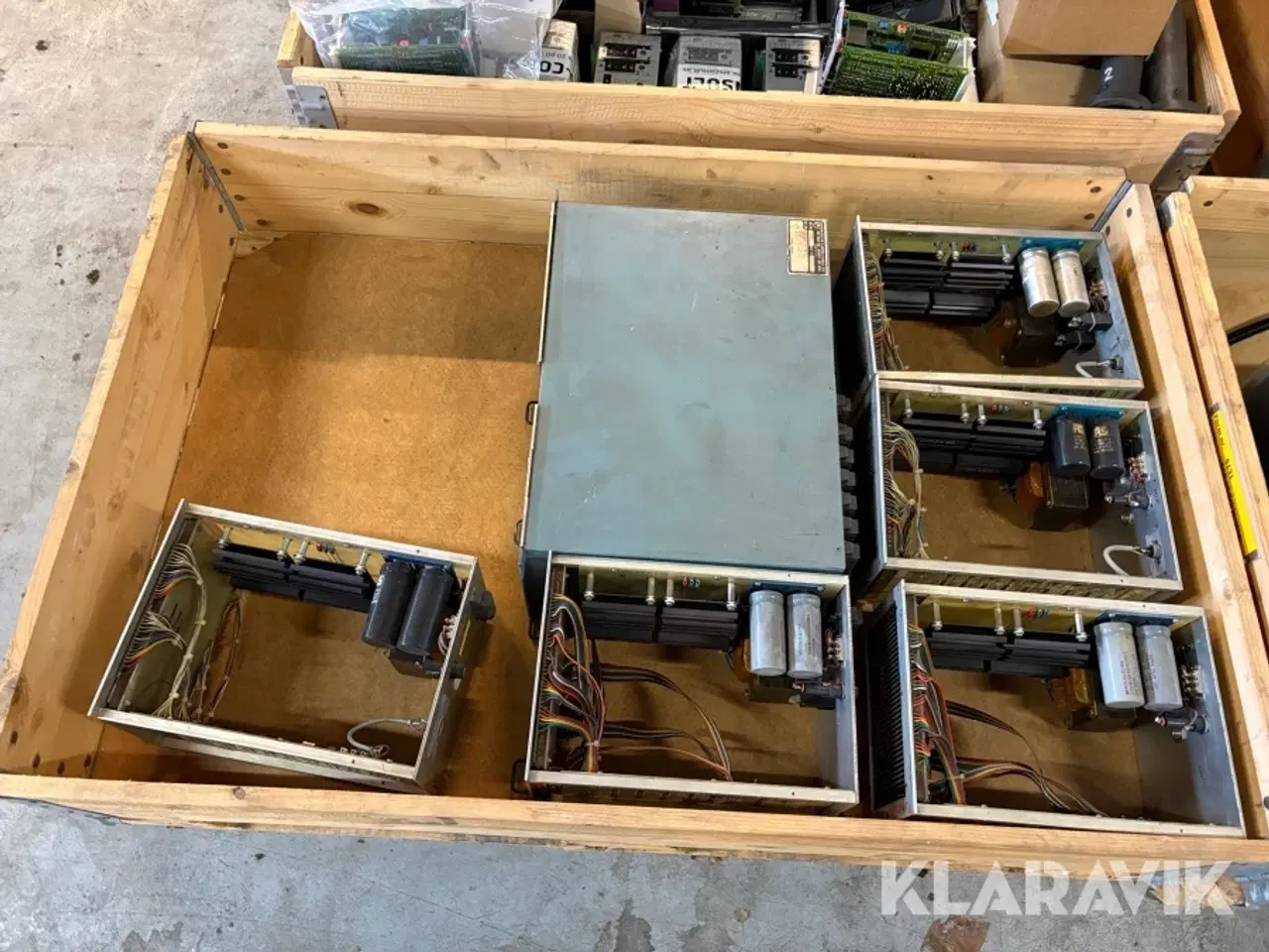 Billede 9 - Samlet lot med komponenter til blæsemaskiner til plastindustrien - 12 paller