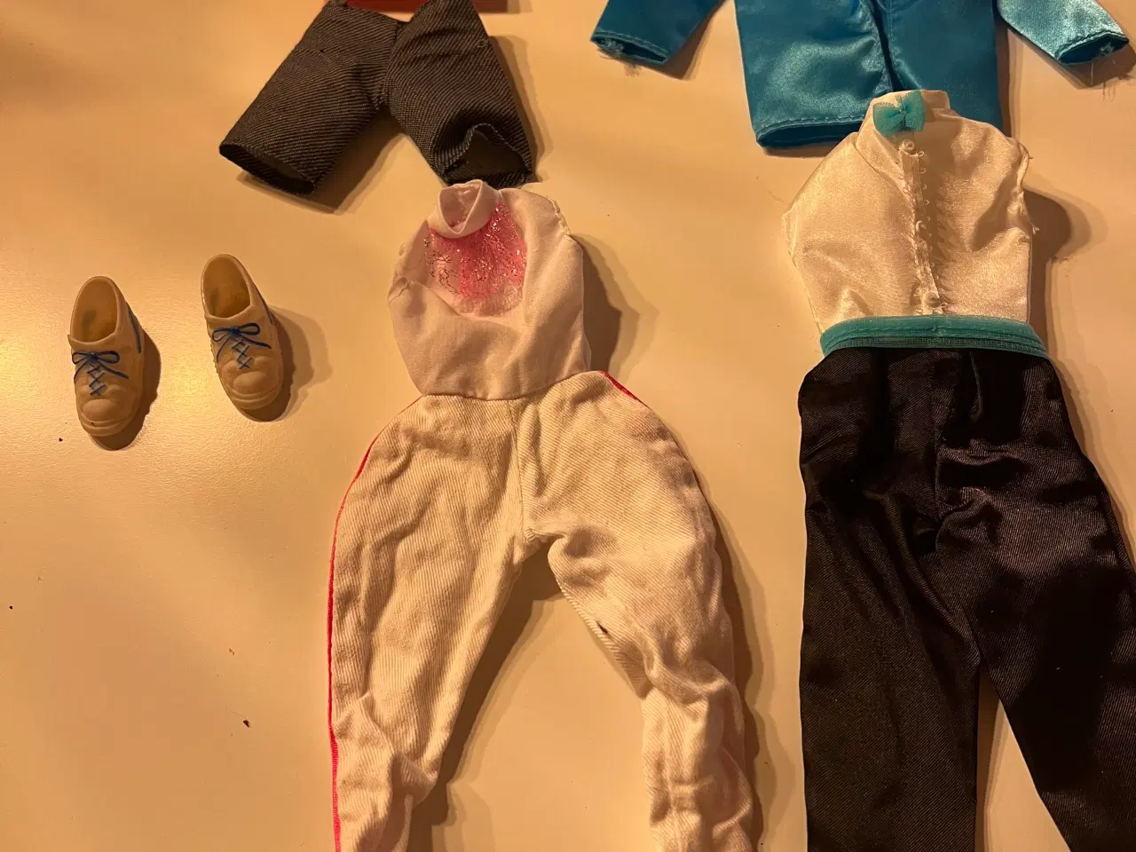 Billede 6 - Barbie bil+familie