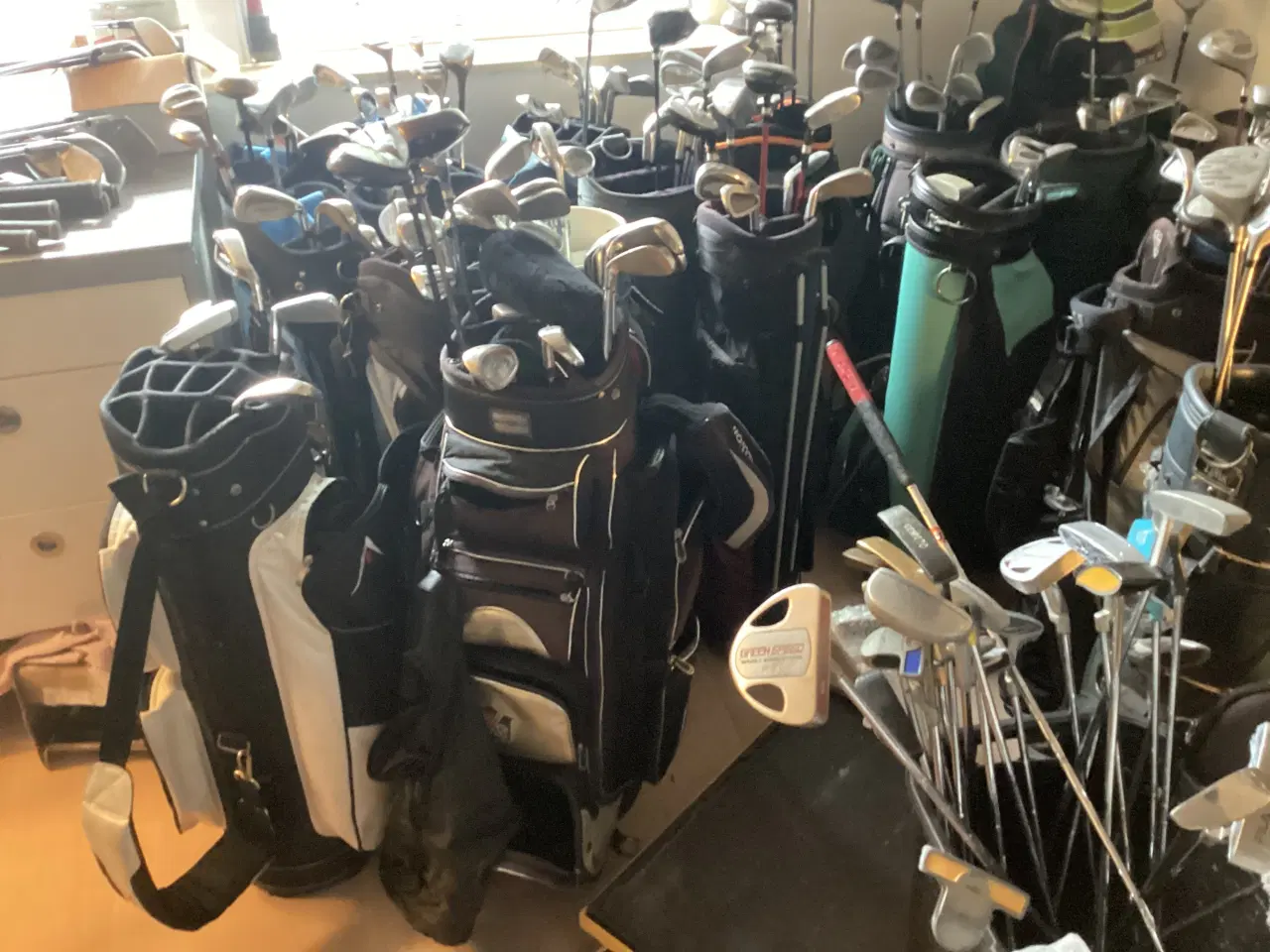Billede 1 - Golf udstyr fra kæmpe konkursbo