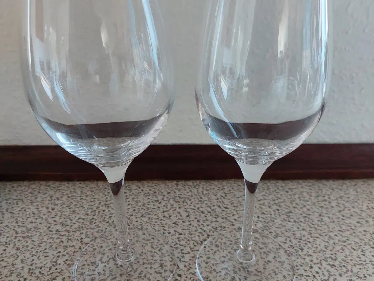 Billede 1 - Rød og hvidvins glad