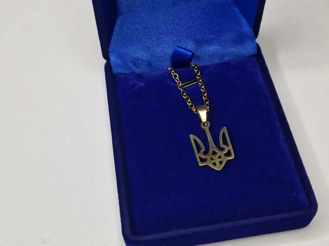 Billede 3 - Ukraine halskæde i flot blå velour æske 