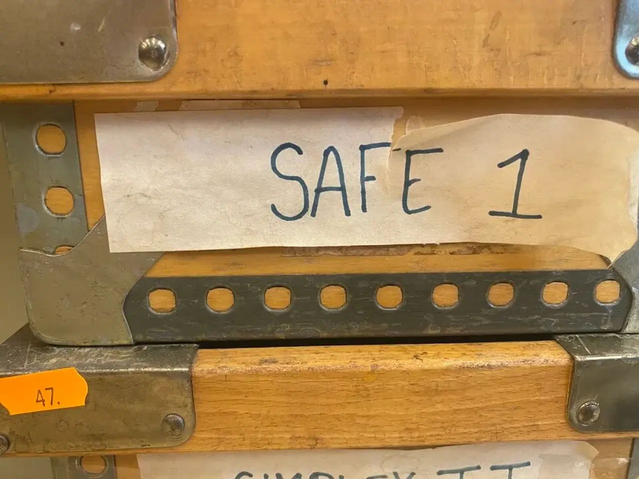 Billede 5 - 11 stk. kasser med nøgler