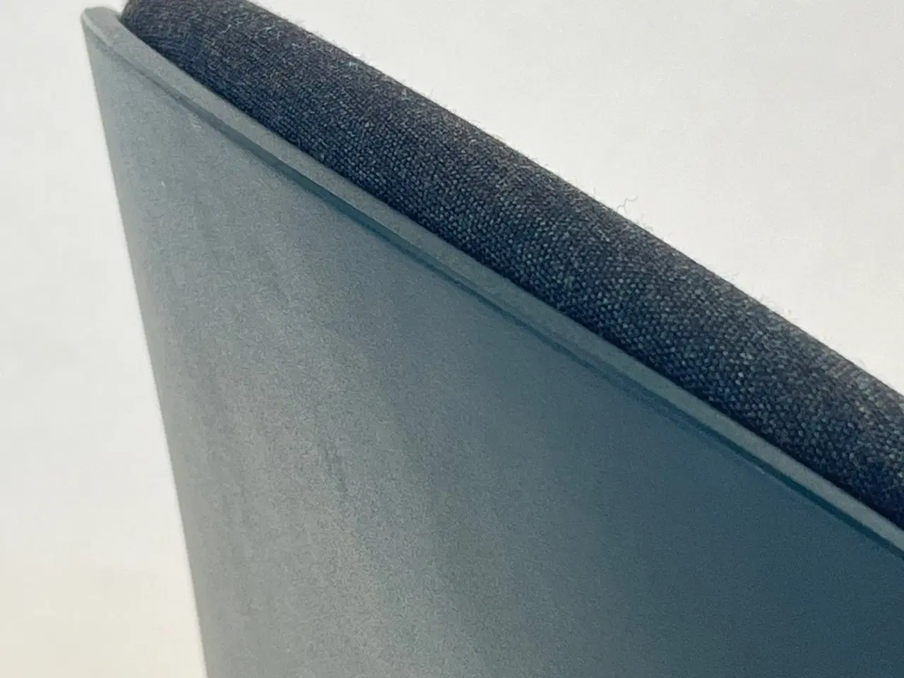 Billede 10 - GUBI Beetle Meeting Chair Stol – Grøn med Sort Stel