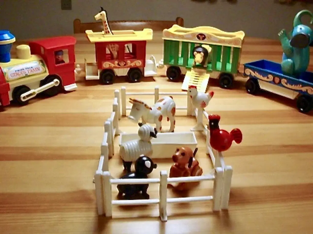 Billede 1 - Tog med 3 vogne