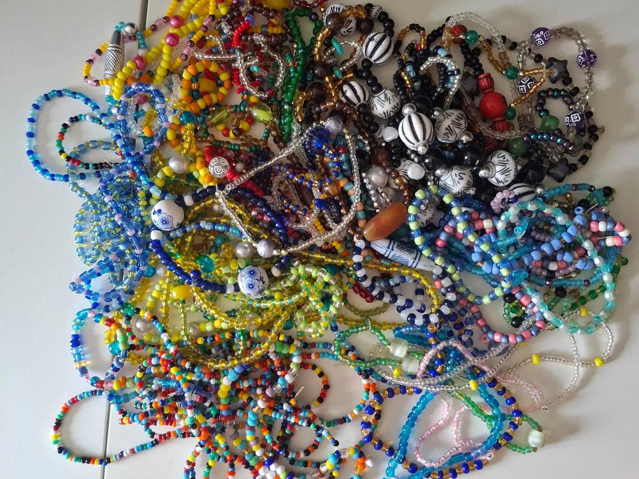 Billede 2 - Perler/348 g. - grøndlandske,glas,porcelæn,plast