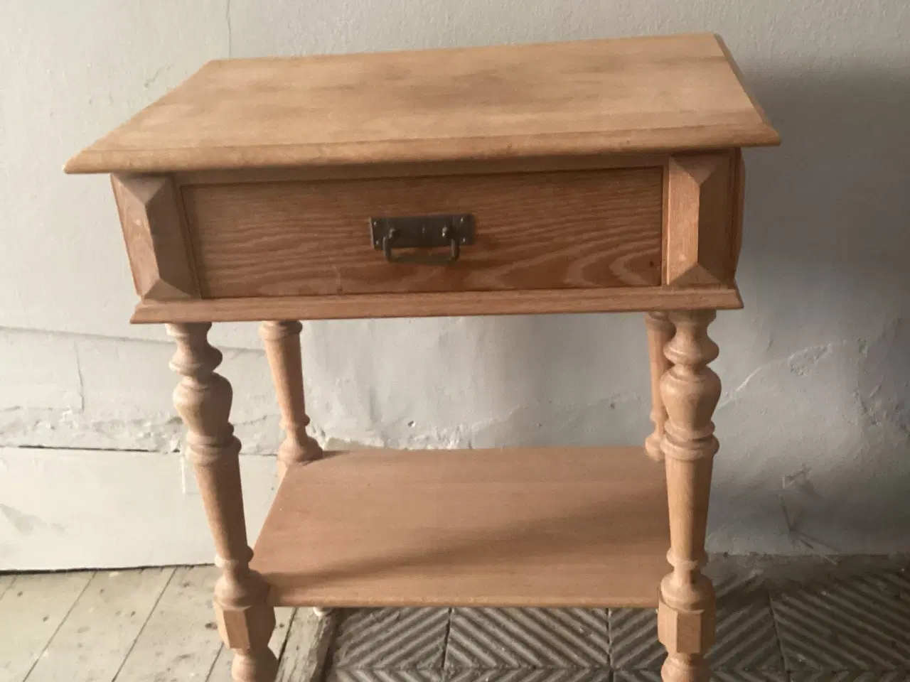 Billede 1 - Tobaksbord-sybord-sidebord med skuffe