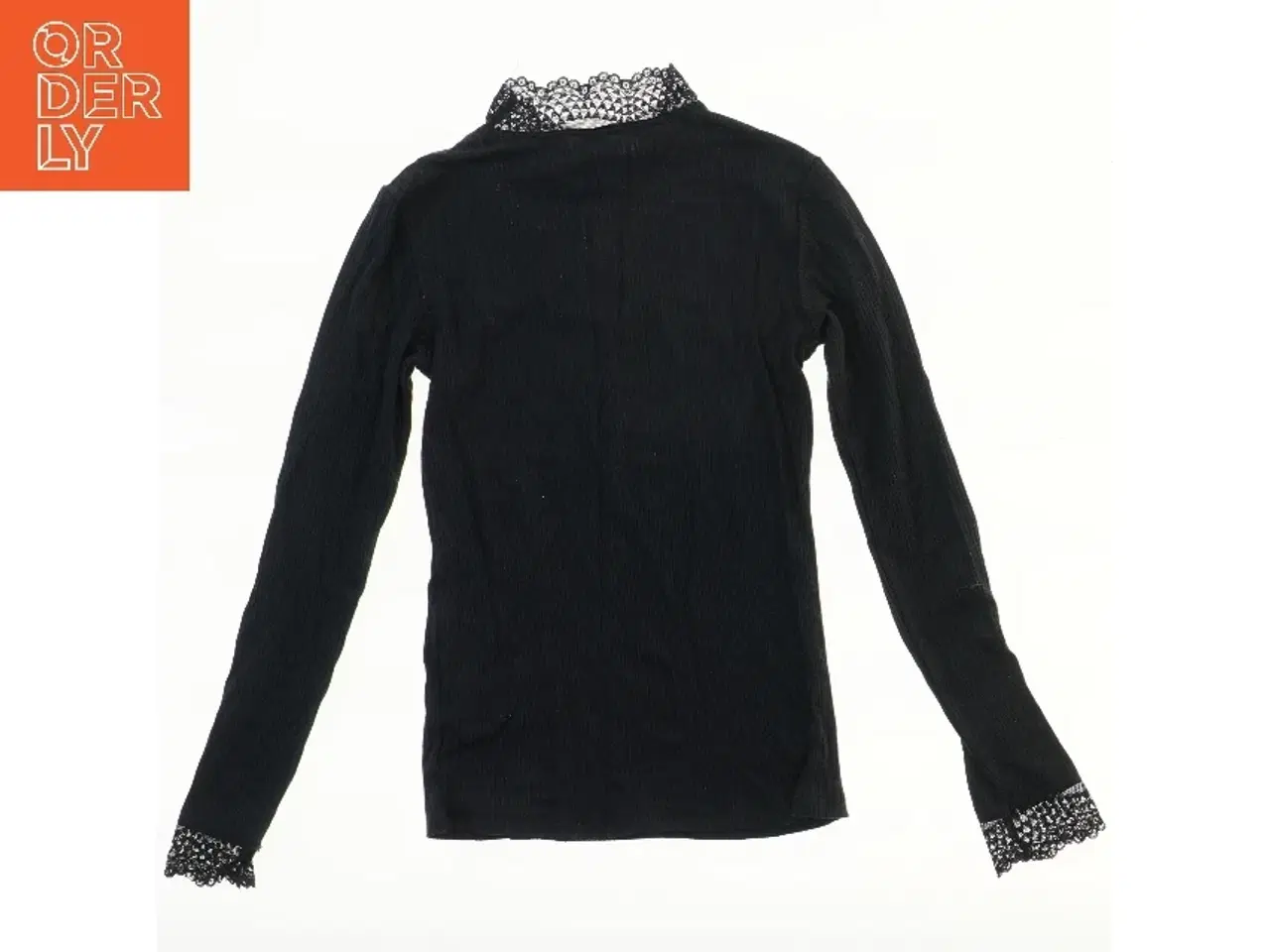 Billede 2 - Bluse med blondedetaljer fra VRS (str. 140)