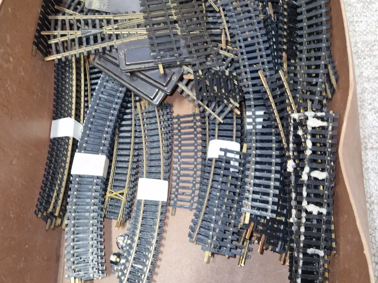 Billede 10 - Tog, huse og skinner