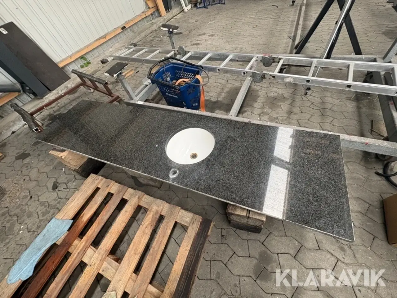Billede 3 - Granit bordplade med håndvask