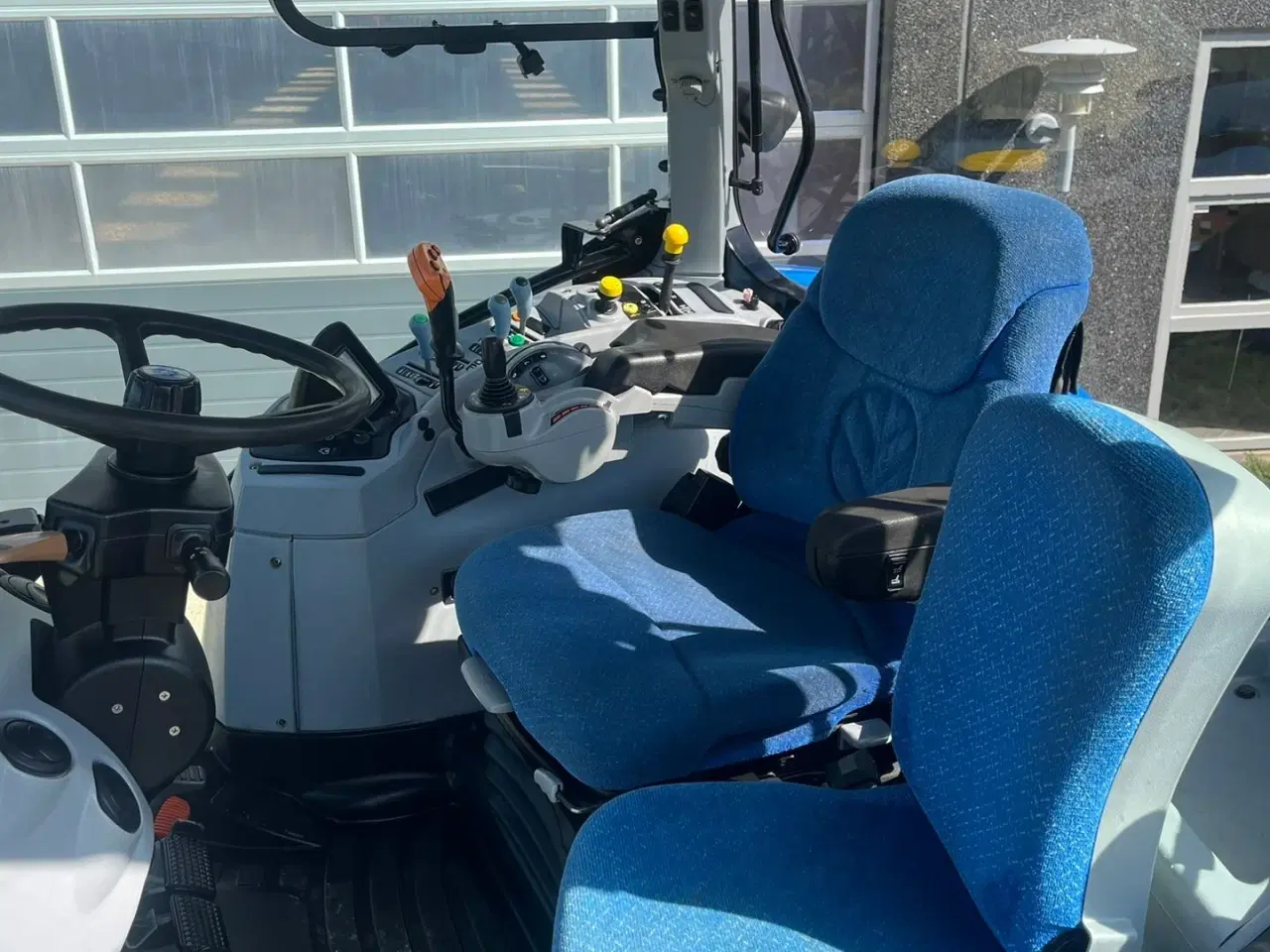 Billede 7 - New Holland T7030 Med frontlift