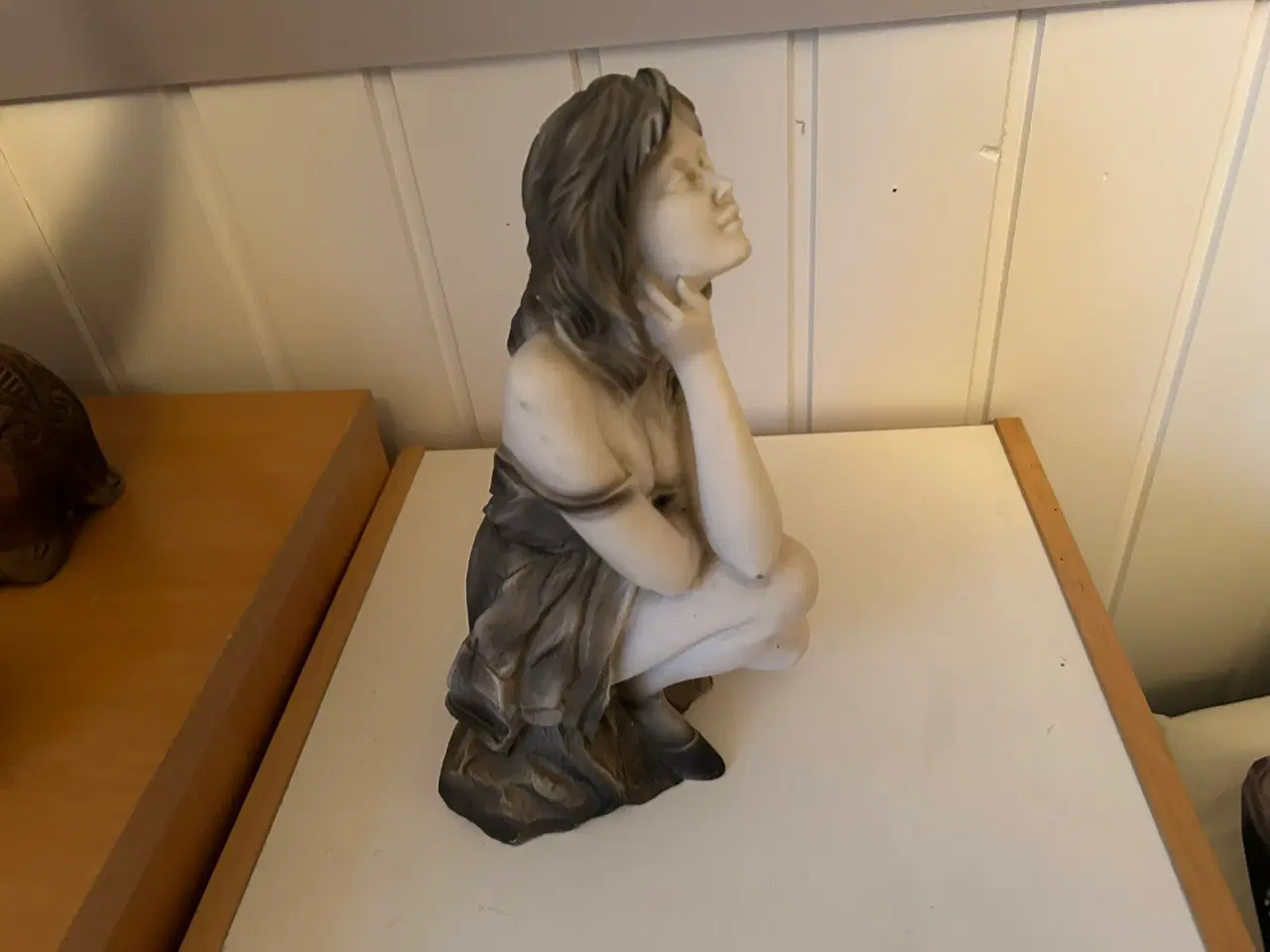 Billede 2 - statuette af sandsten