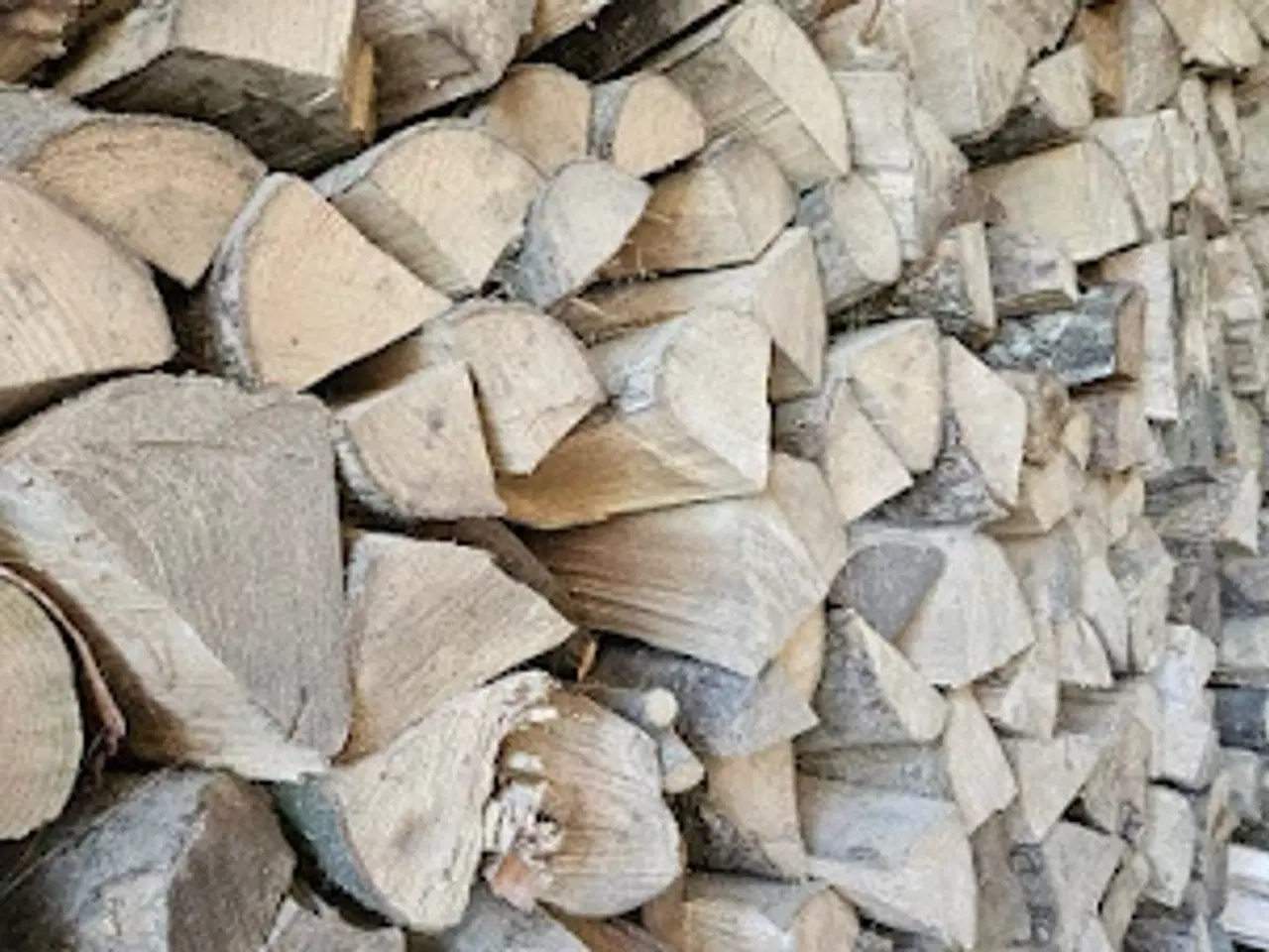 Billede 1 - Fyringsklart tørt træ