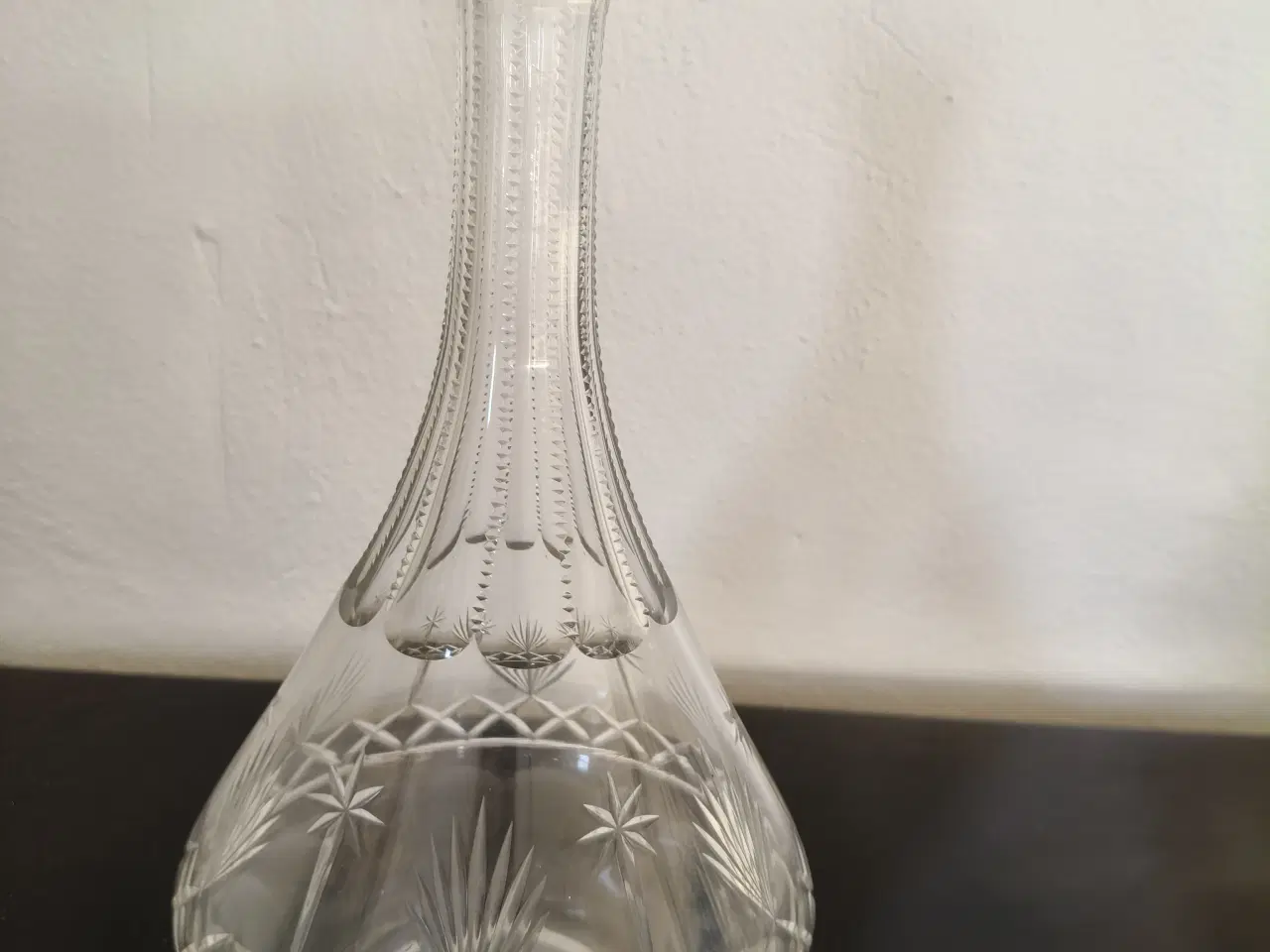 Billede 2 - 2 krystalkarafler med slebet dekor