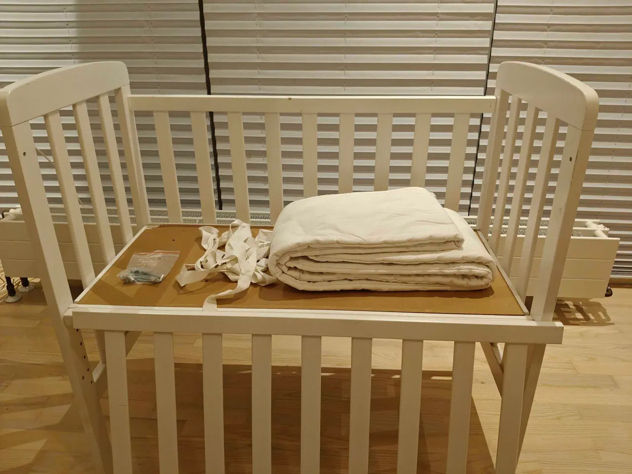 Billede 3 - Fin side by side seng til baby - kan justeres i hø