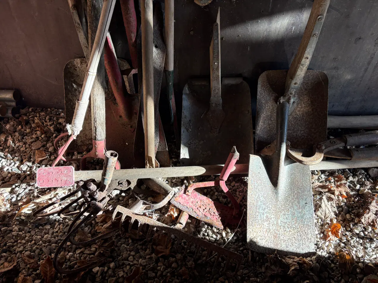 Billede 1 - Mange haveredskaber- nyt liv