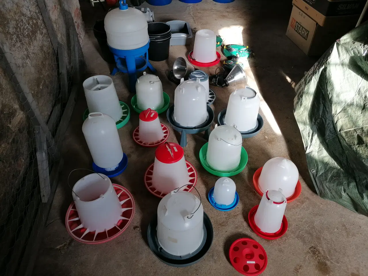 Billede 2 - Udstyr til høns og kat