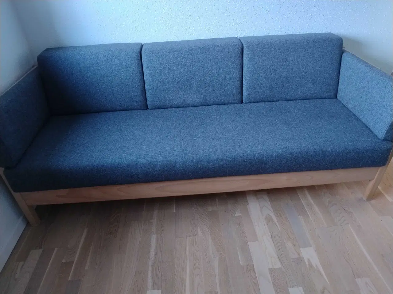 Billede 2 - Sovesofa med spring indlæg grå stof gr flytning