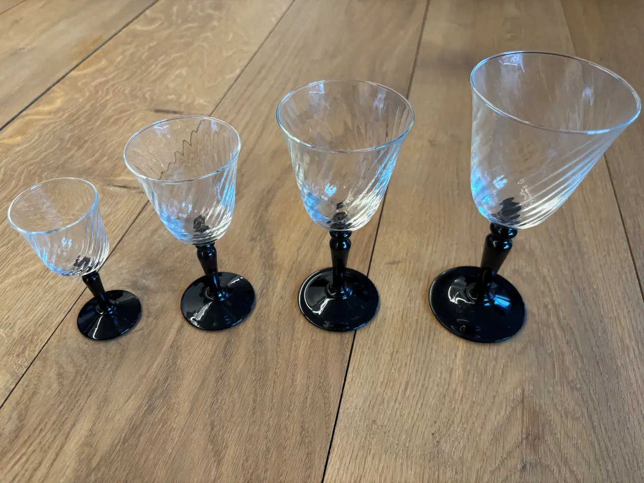 Billede 2 - 47 vinglas (rød, hvid, port og snaps)