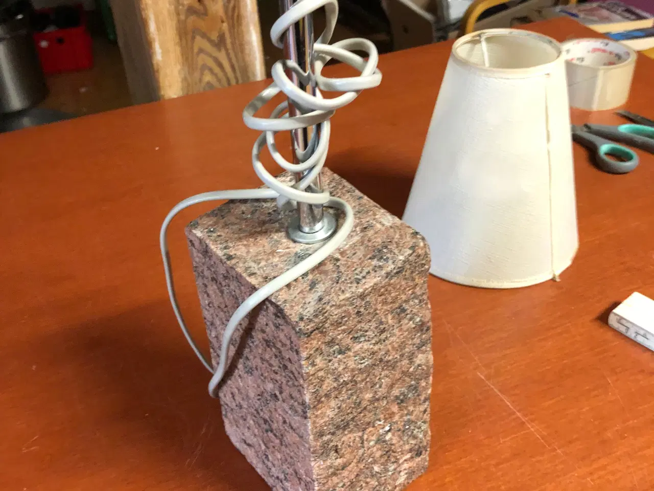 Billede 2 - Bornholmsk granit bord lampe