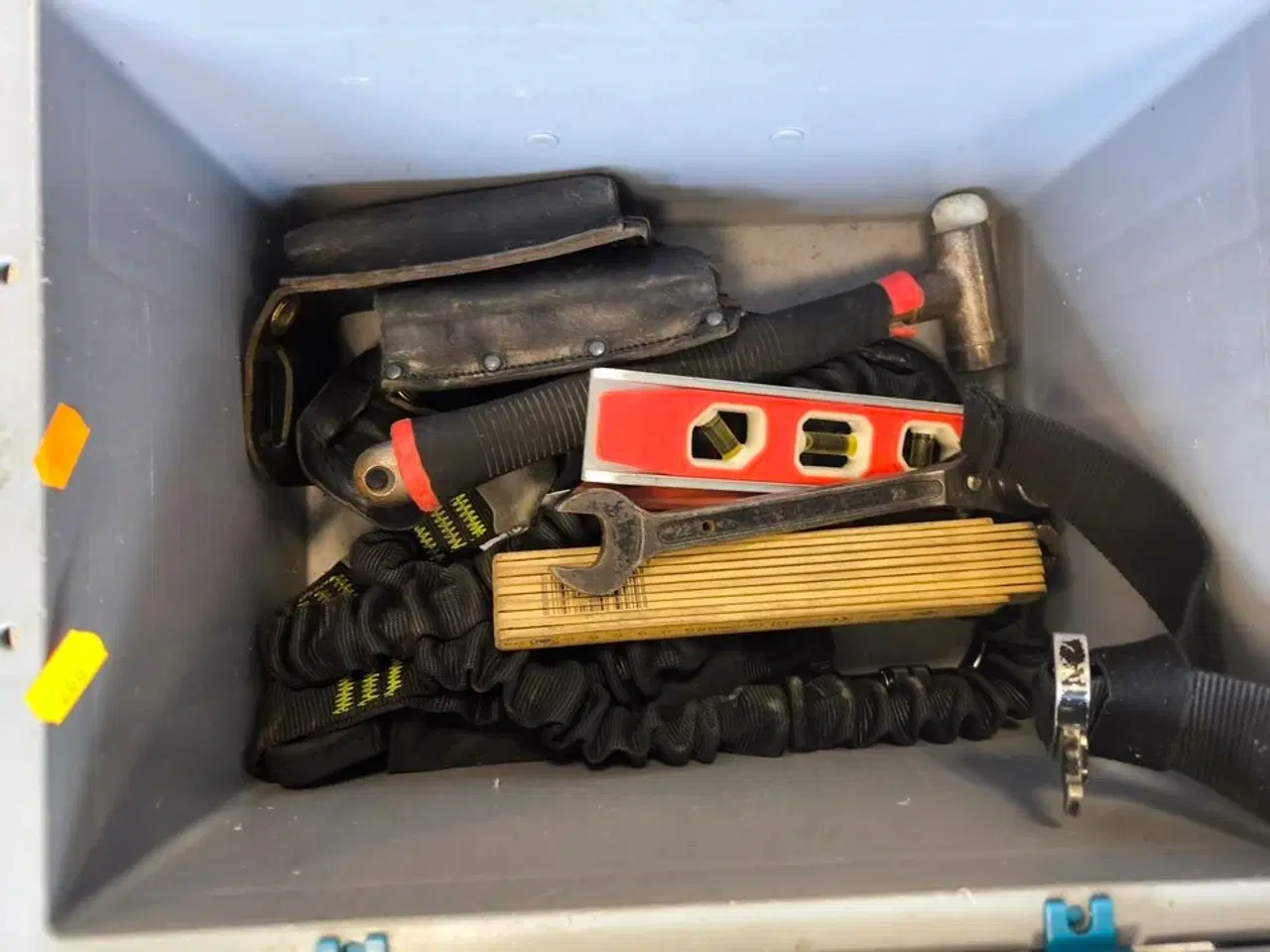 Billede 3 - Kasse m. sikringsgrej samt div.