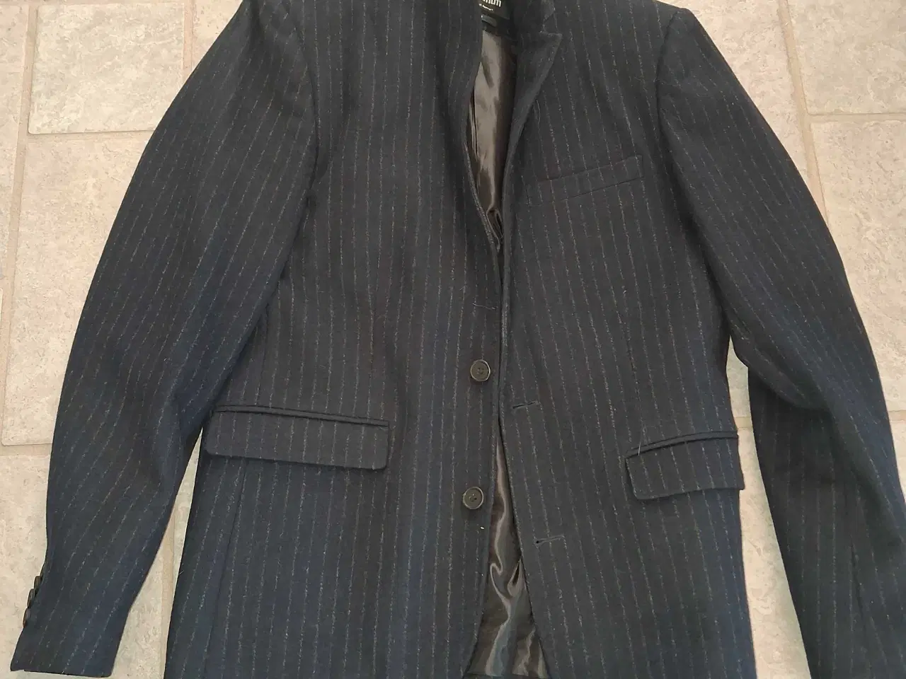 Billede 3 - Konfirmation  jakke  sælges  150 kr