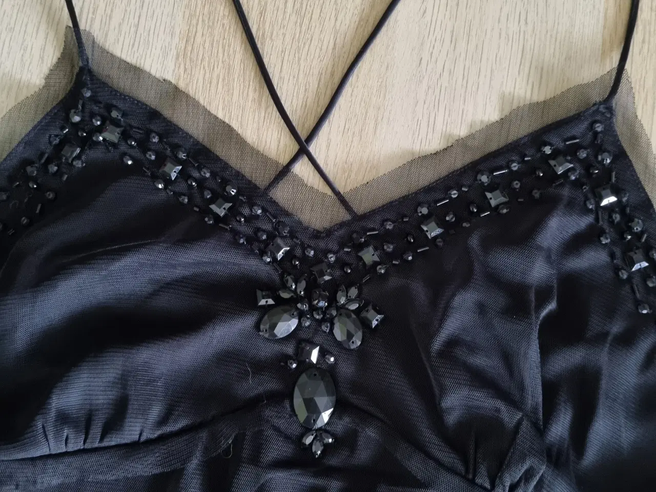 Billede 4 - Flot perlebesat, sort  tanktop fra Vero Moda 