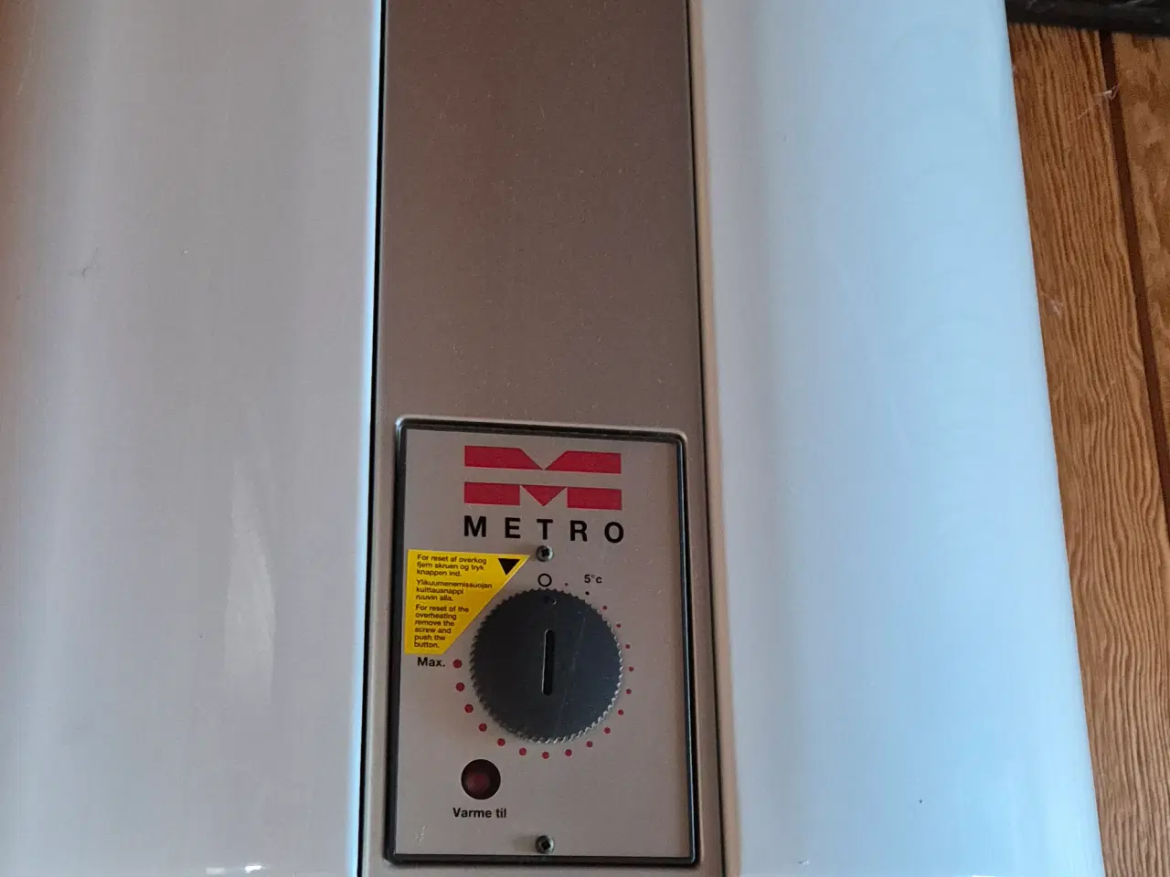 Billede 7 - Ældre skabe, vandvarmer og varmepumpe