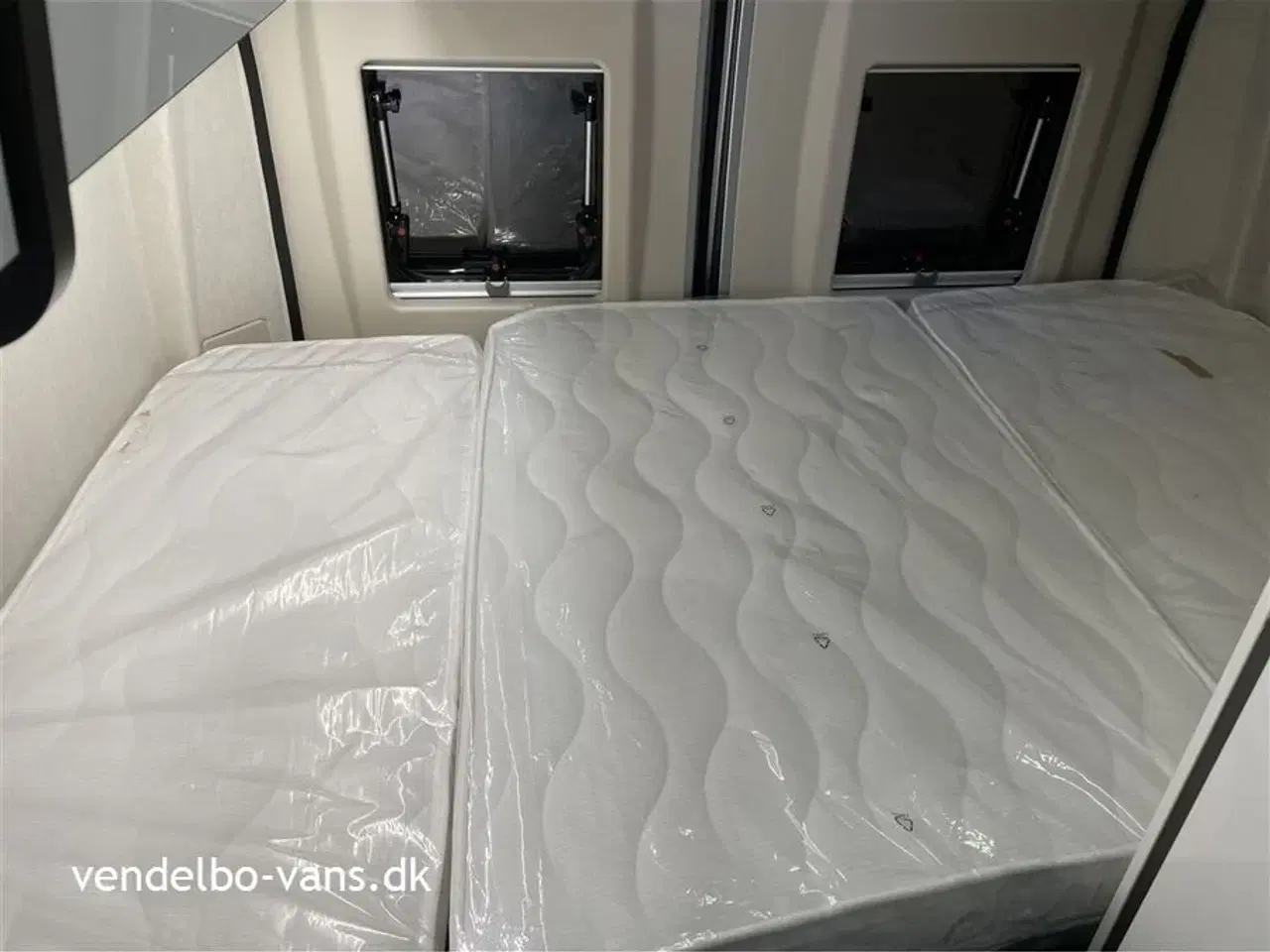 Billede 19 - 2026 - McLouis Menfys Van 1 KUN 541 cm lang - 205 cm bred og 265 cm høj