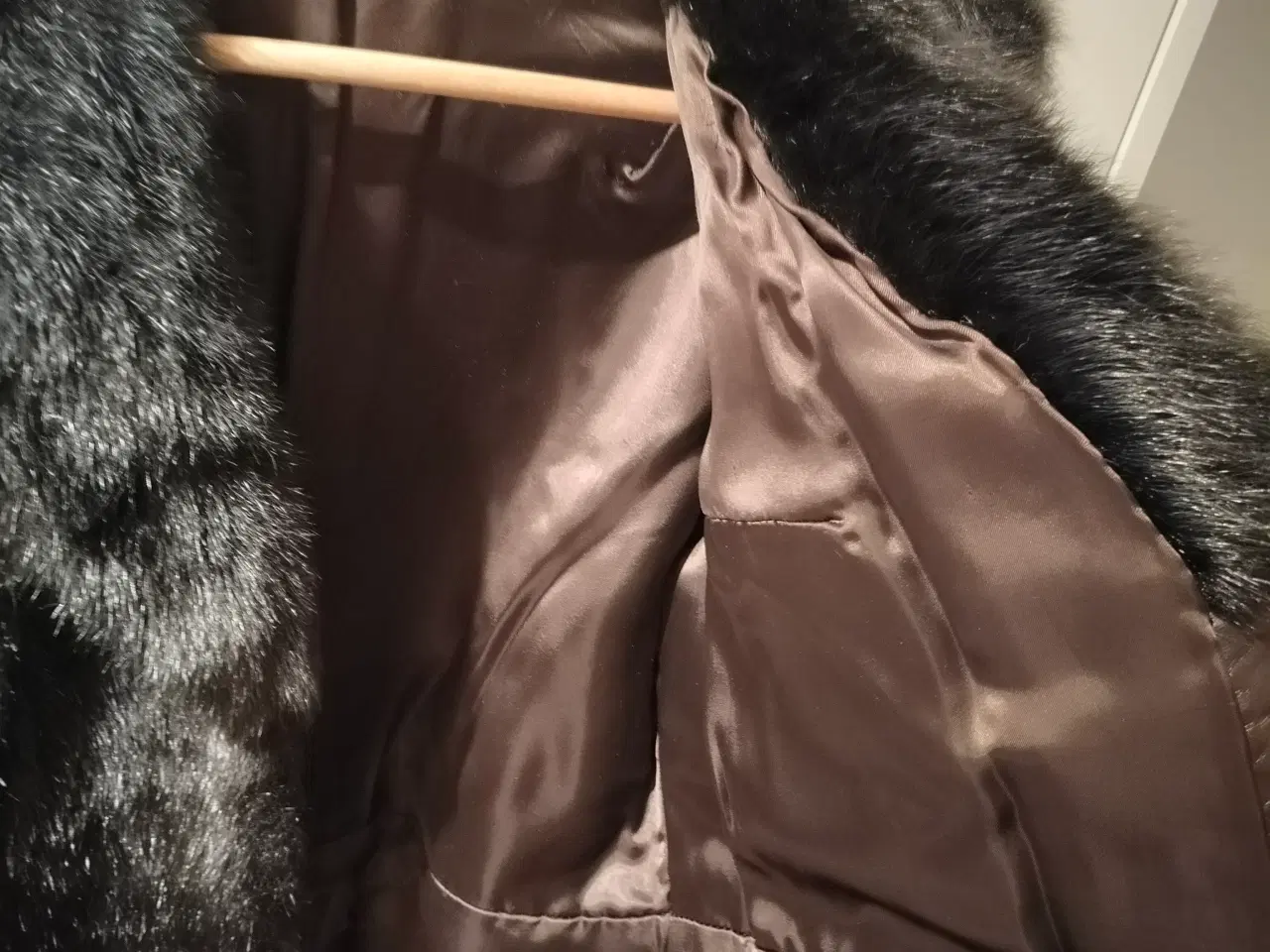 Billede 5 - Pelsjakke med ruskindsbælte