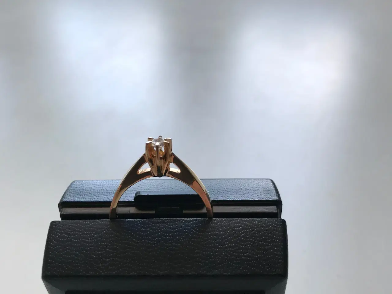 Billede 1 - Guldring 14k med diamant 0,09crt