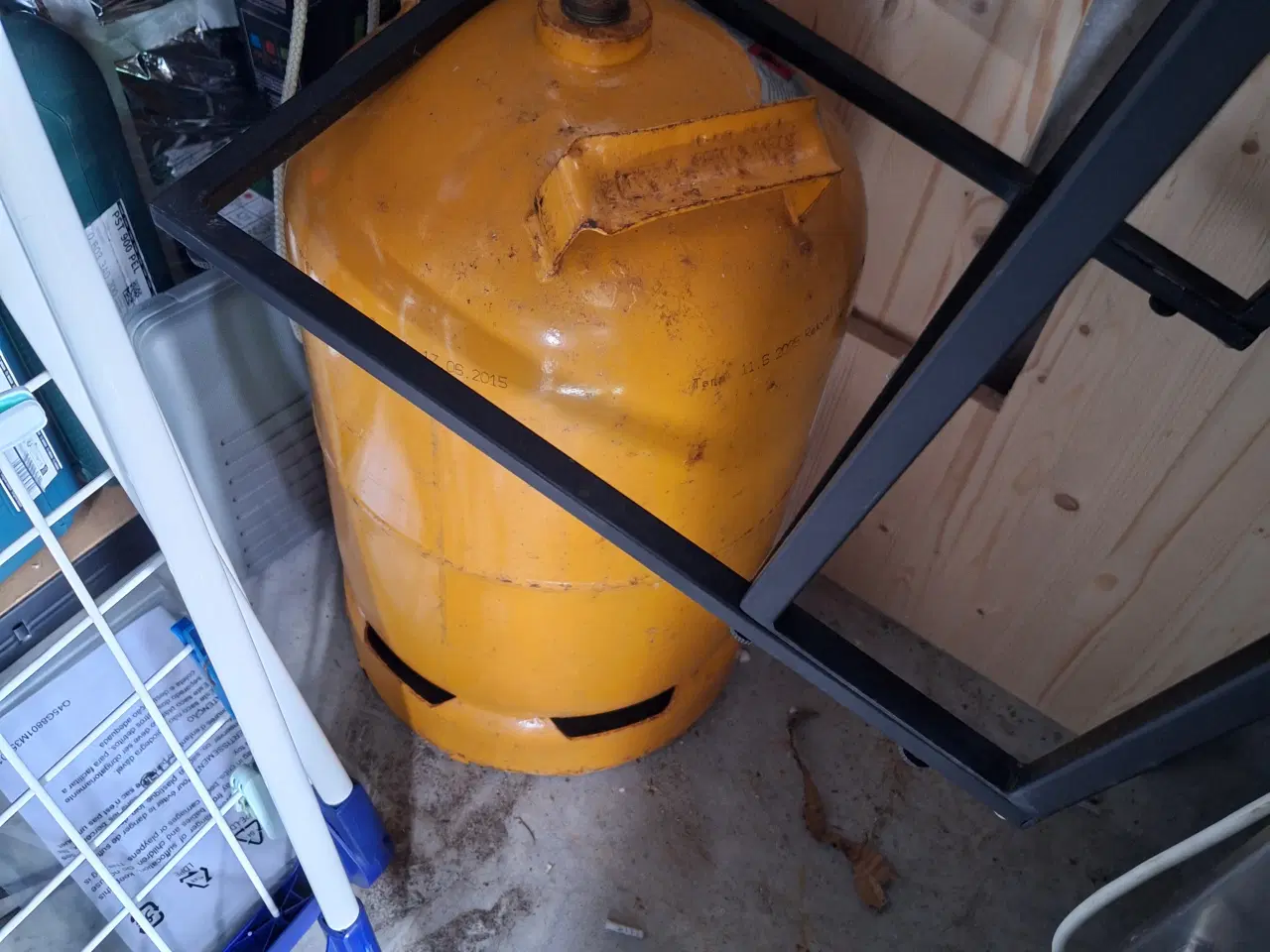 Billede 1 - 10 Kg tung gasflaske halvfuld