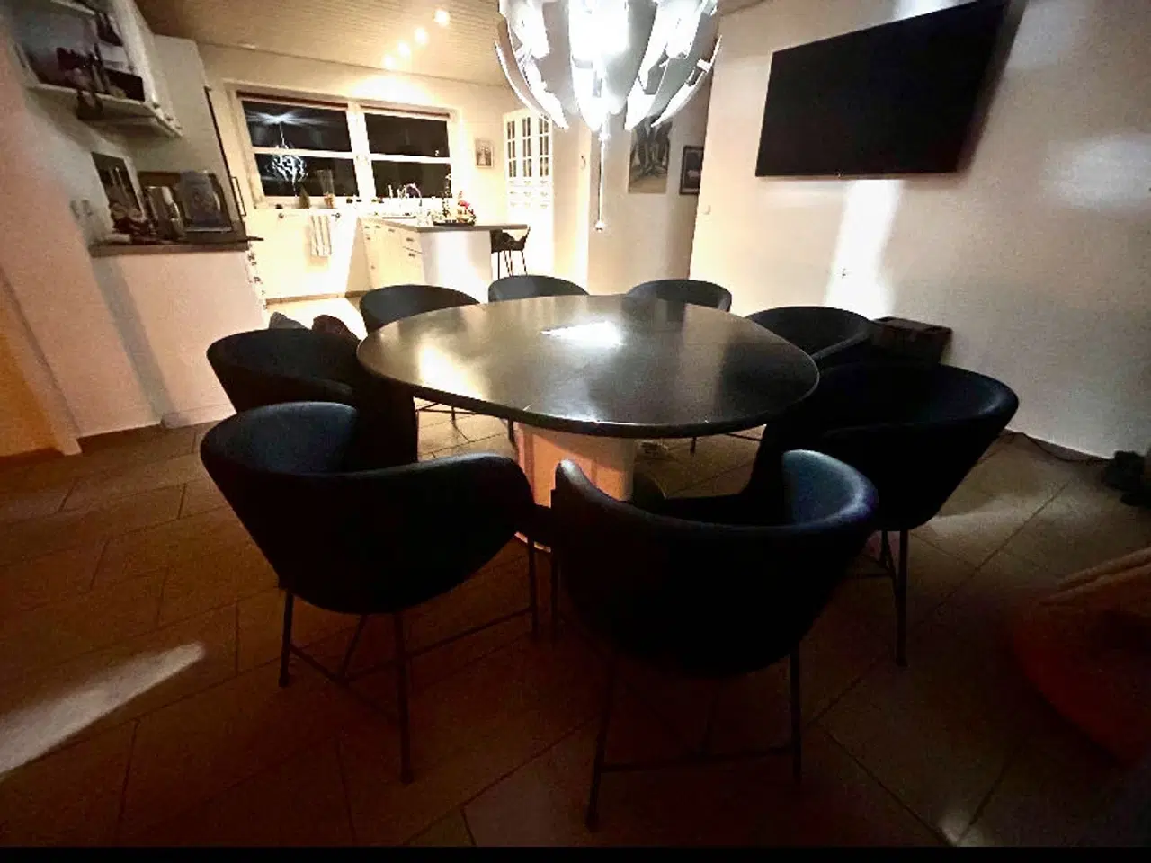 Billede 4 - Design bord og 8 stoler