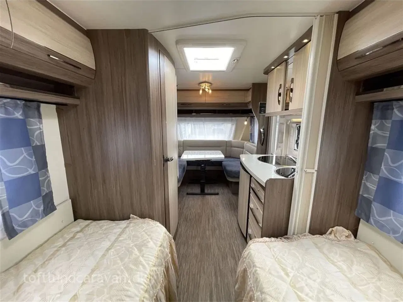 Billede 6 - 2016 - Hobby De Luxe 460 LU   1 EJERS, Populær enkeltsengs-vogn, LAV VÆGT, m/ MOVER+GULVVARME.