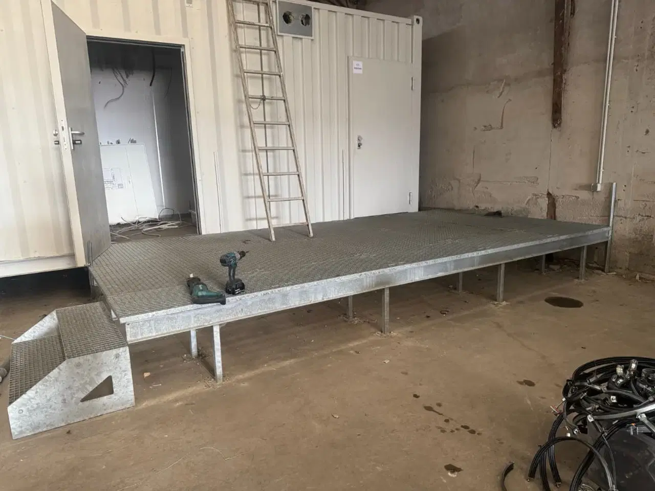 Billede 1 - Galvaniseret Elefantriste Platform med trappetrin