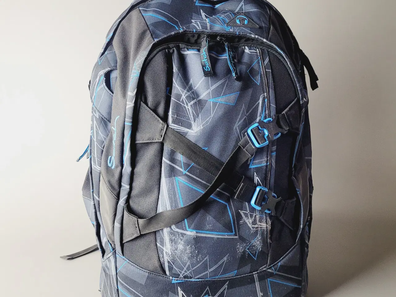 Billede 4 - ⭐️· Satch Skoletaske/Rygsæk i Blå med Trekantmønst